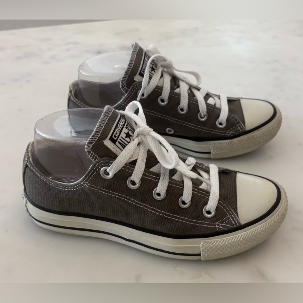 Converse all star low top sneaker Gray size 6